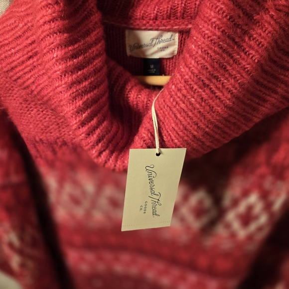 Cozy Red Patterned Turtleneck Sweater - Picture 3 of 7